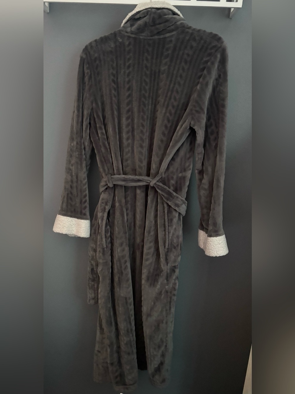 Liz Claiborne Gray Cable-Knit Shawl Robe with Cream Sherpa Trim - Picture 5 of 5